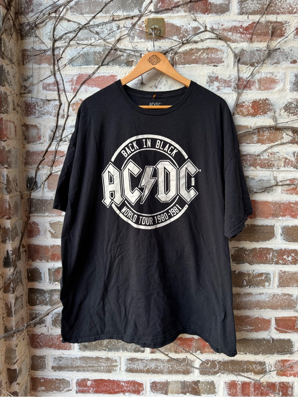 š„ AC/DC Back In Black 1980-1981 World Tour Band Tee - Men's M š„